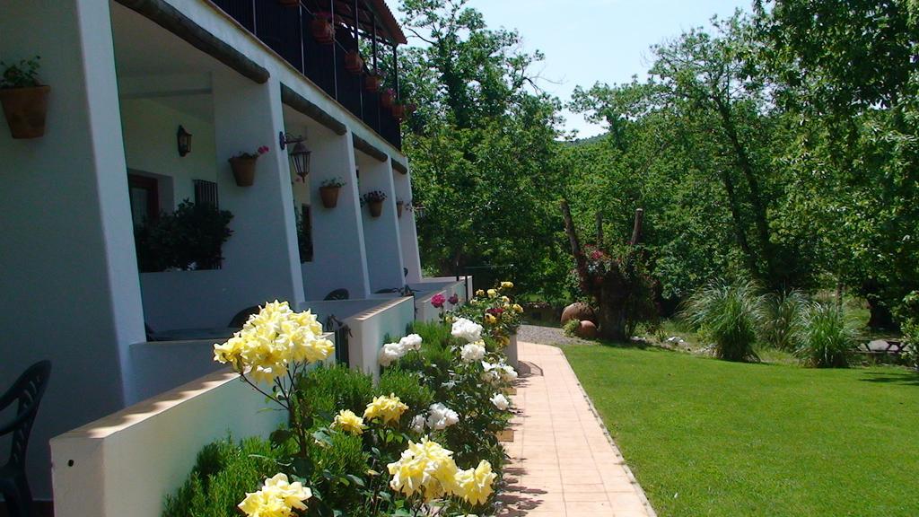 Hotel Apartamento Rural Finca La Media Legua Aracena Ngoại thất bức ảnh
